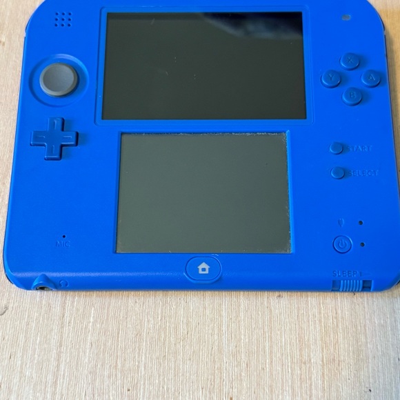 Nintendo 2DS Blue Model FTR-001 BROKEN SCREEN “FOR PARTS ONLY”w/Charg Read Info!